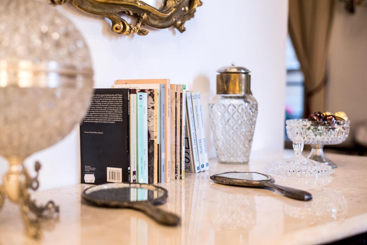 Palazzo Del Duca Piazza Navona Guest House ローマ エクステリア 写真